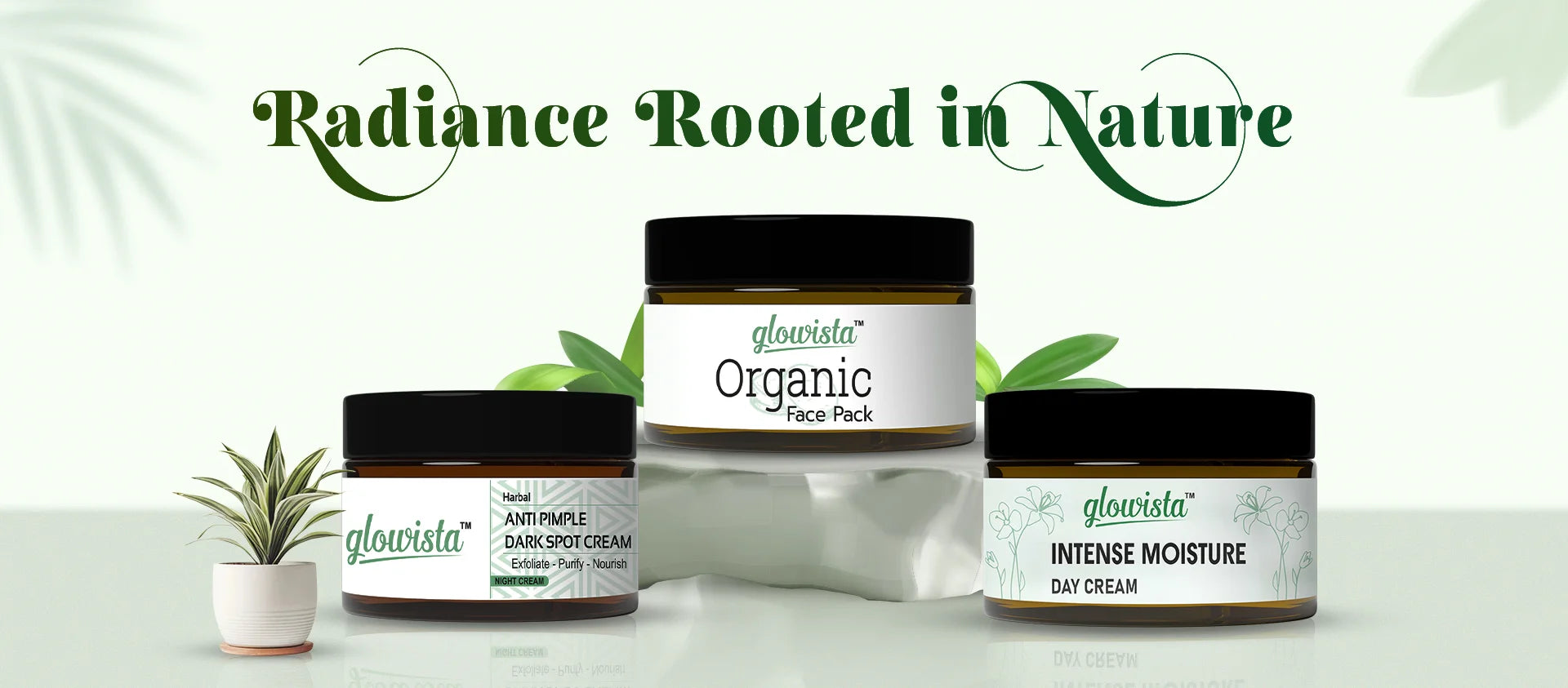 Intense moisture face cream with natural oils for daily skin hydration